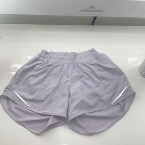 Lululemon hotty hot low rise 4” short